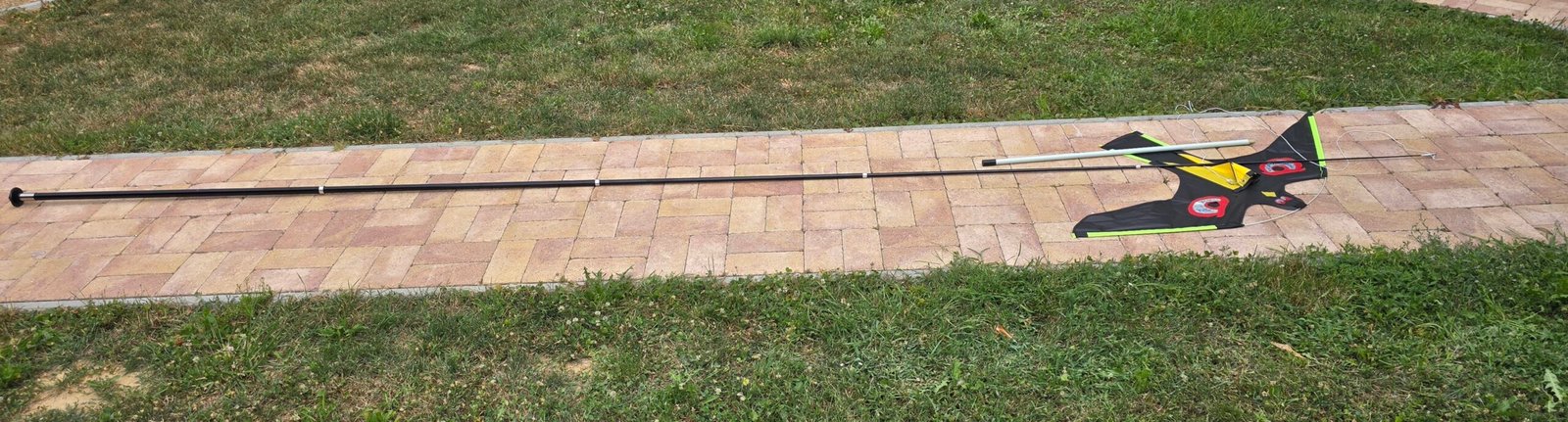 Terrateck profi műkánya madárriasztó, madárijesztő repülő sárkány, fekete ragadozó madár utánzat, 140x72cm, megerősített 5m-es karbon rúddal - Image 7